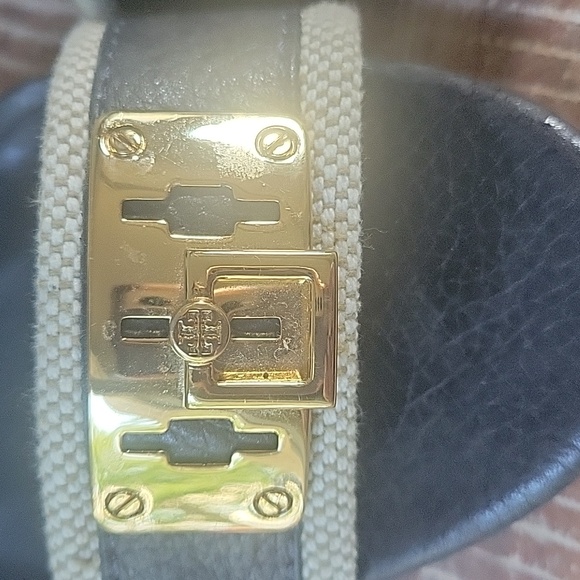 Tory Burch Black and Gold Heels with Elegant T-Strap‎ Size 7 - Picture 4 of 16